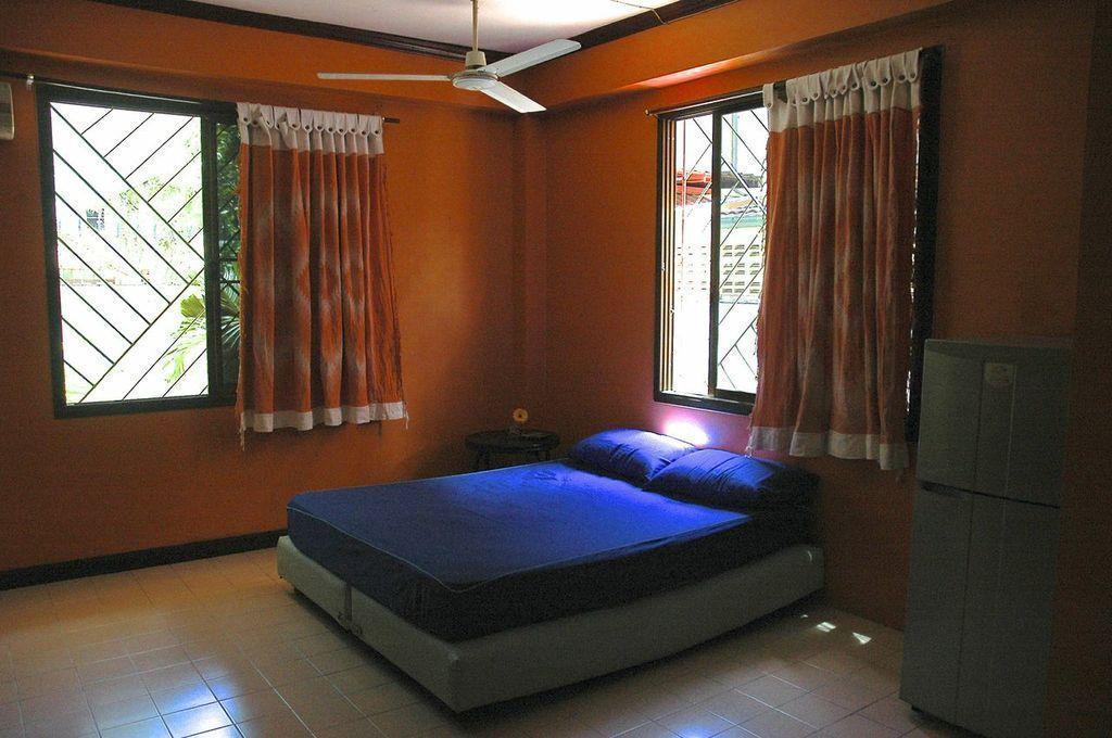 At Ease Guesthouse Pattaya Habitación foto